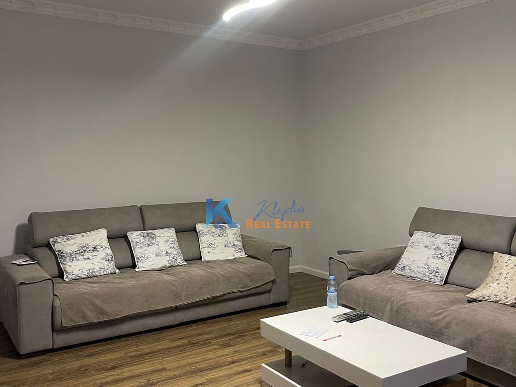 2+1+2 per qira qira ne Selite, afer Universitetit Marin Barleti