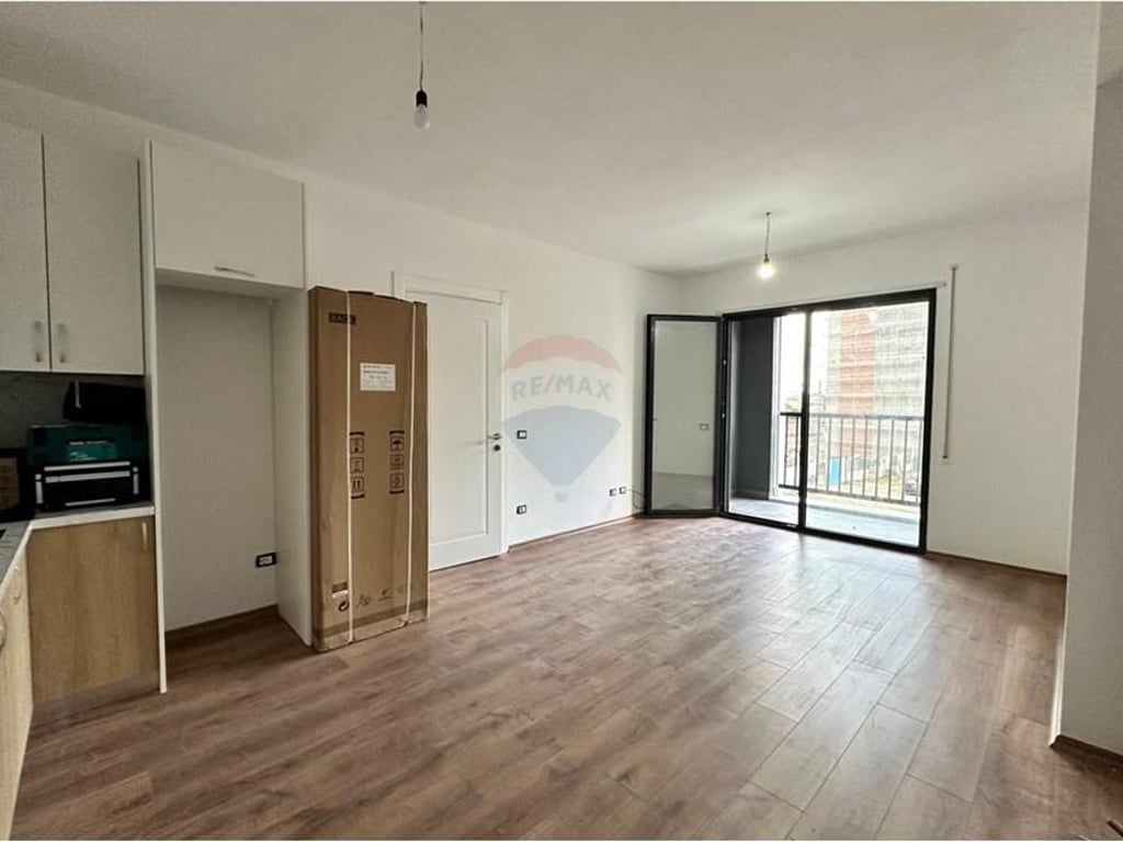 Vendesi appartamento 2+1+2 in Bulevardin e Ri.