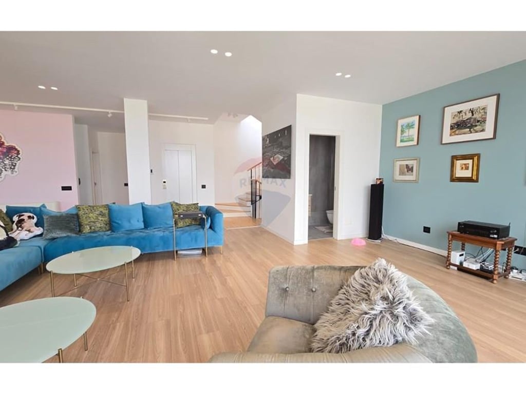 Qira - Vile luksoze prane Liqenit Thate