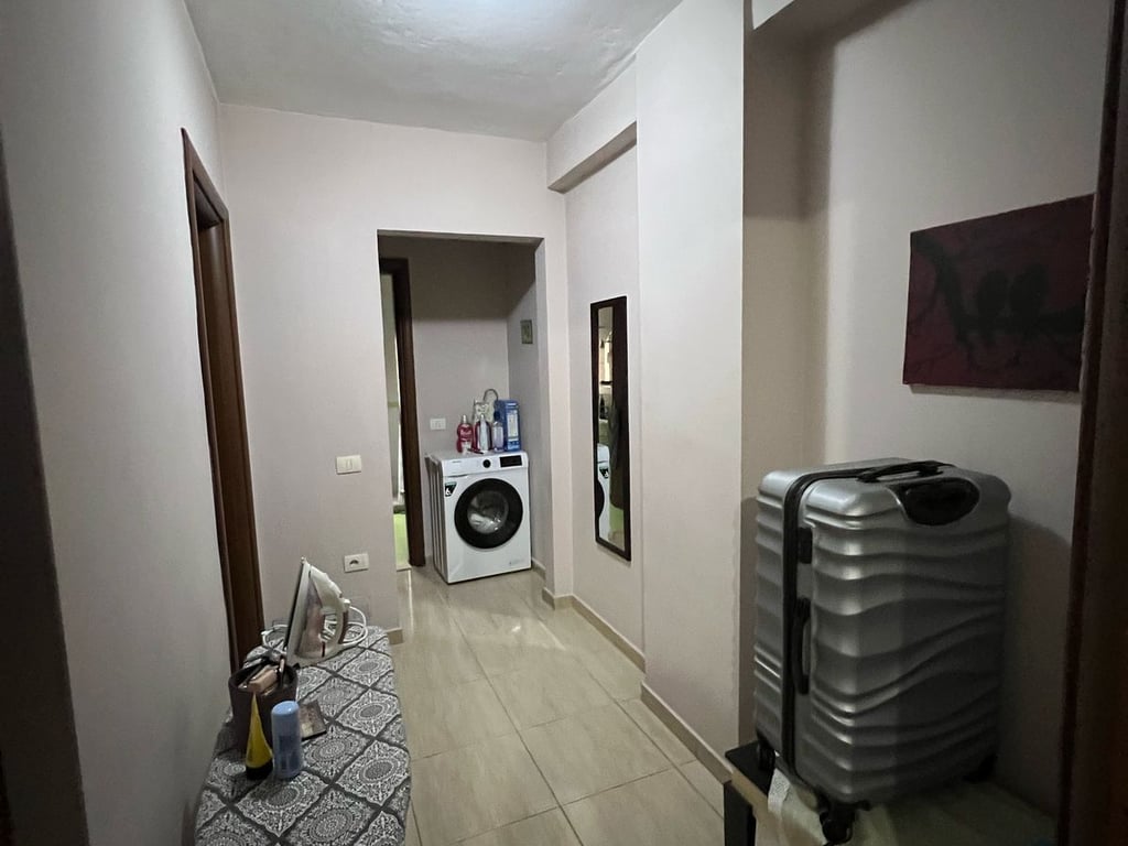 Apartament 1+1 tek Rruga e Elbasanit 150.000 Euro