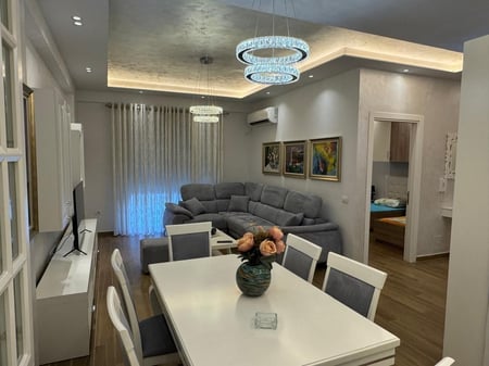 APARTAMENT ME QERA 2+11+2 ballkone