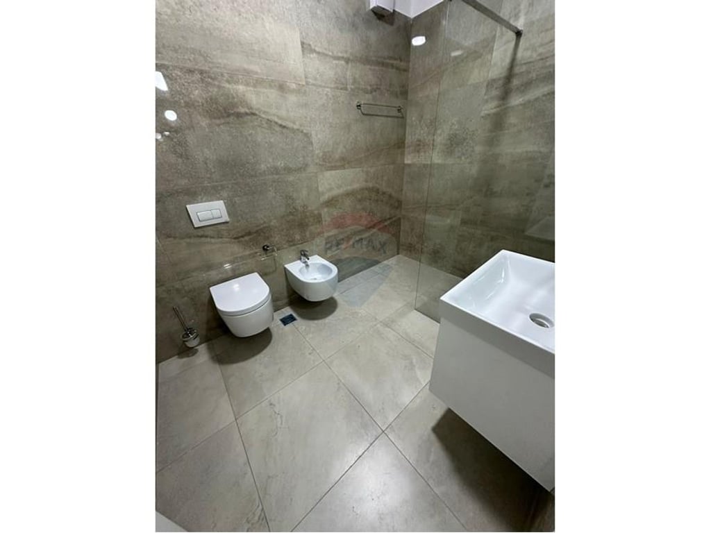 Apartament + parkim - Për Qira - Kompleksi Delijorgji