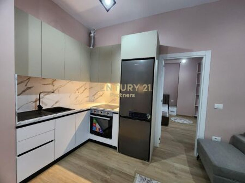 1+1 apartment for rent on Bulevardi i Ri