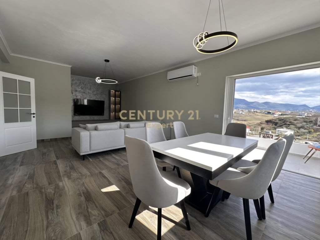 JAPIM ME QIRA VILË NË SAUK / VILLA FOR RENT IN SAUK
