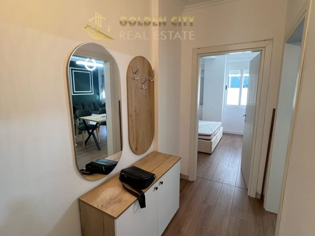 Shitet Apartament 1+1 shkembi kavajes