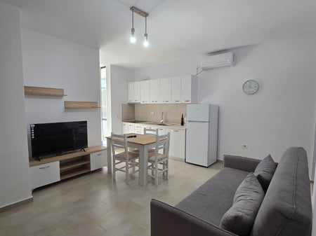 1+1, arredato, complesso Hilton via Kavajë, 550 euro