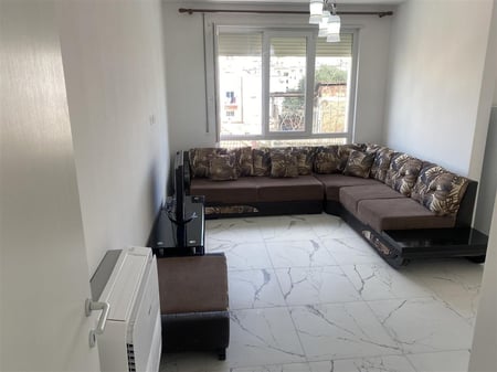 Jepet me qera apartamenti 1+1+post parkimi, ish Tregu Elektrik ( Alb-Millenium) 550 euro