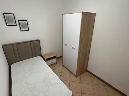 Apartament Me Qera 1+1 prane Xhamise Se Tabakve (ID B2101057) Tirane.