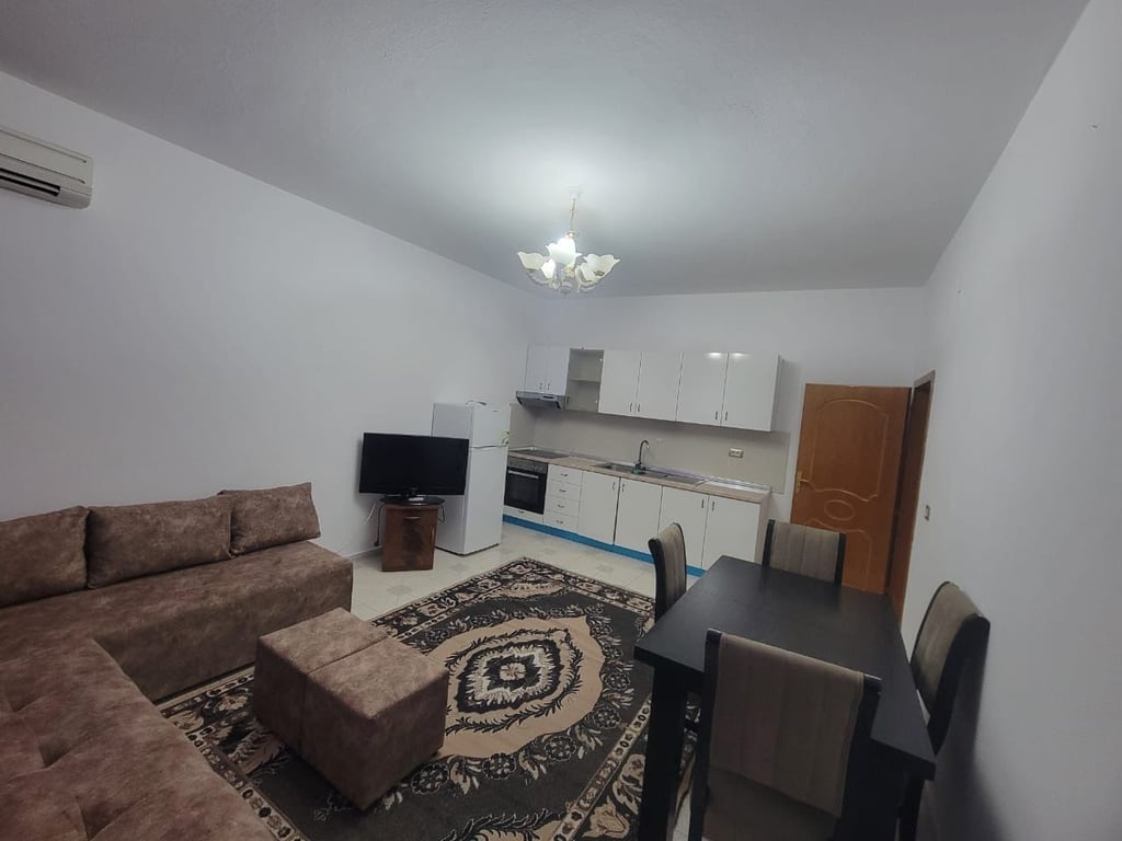 Jepet Me Qera Apartament 1+1+1 Ballkon