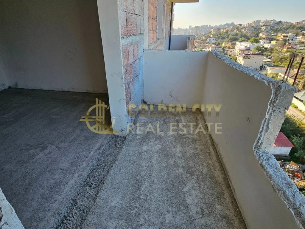 OKAZION Shitet apartament 1+1 qe munde te konvertohet ne 2+1