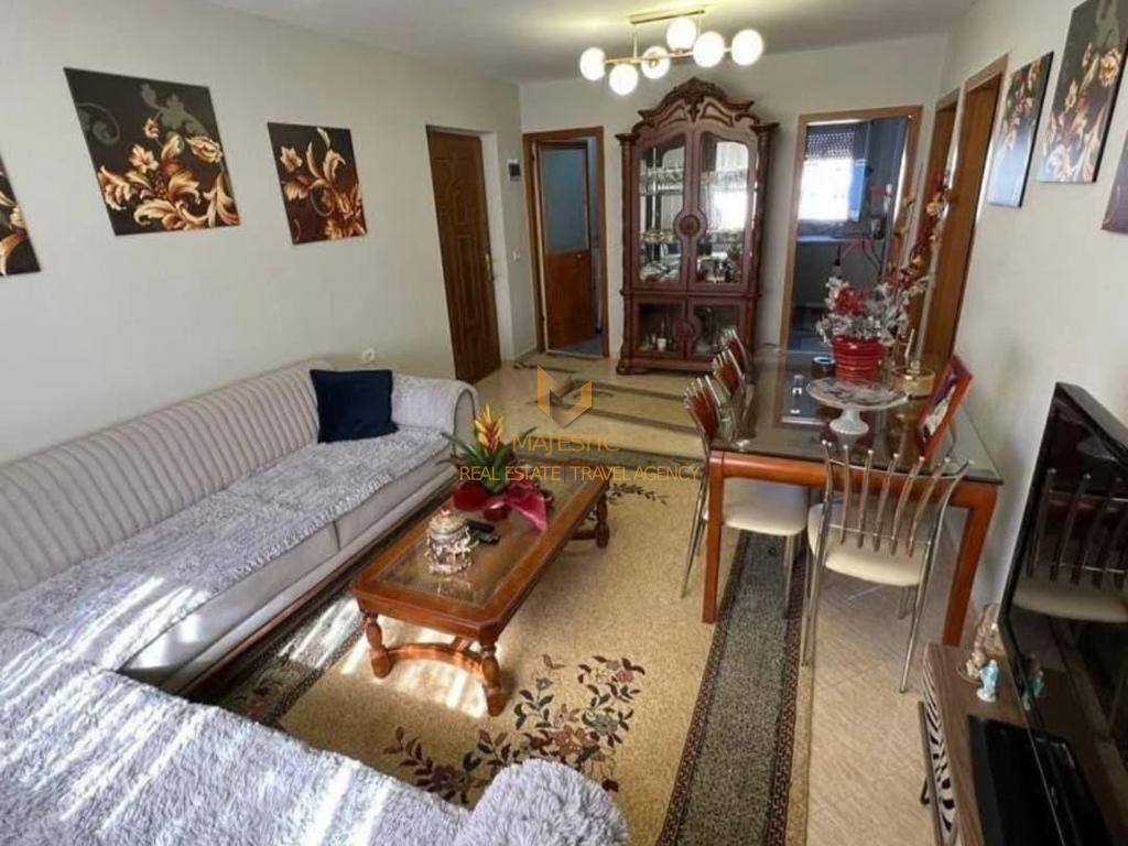 A 2+1 apartment is available for rent at Strauss Square, Xhamllik.