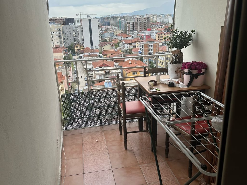 1+1, furnished, opposite Delijorgji, price 450 euros.