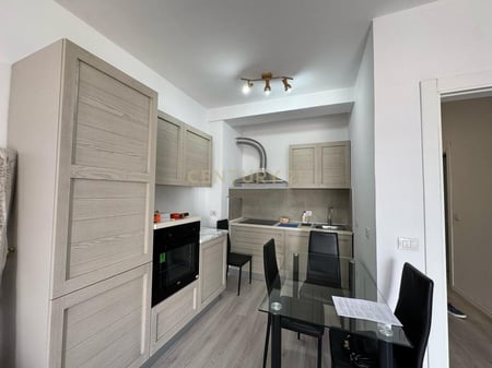 Appartamento 1+1 in affitto in Via di Durazzo, Tirana! 650 € /Mese