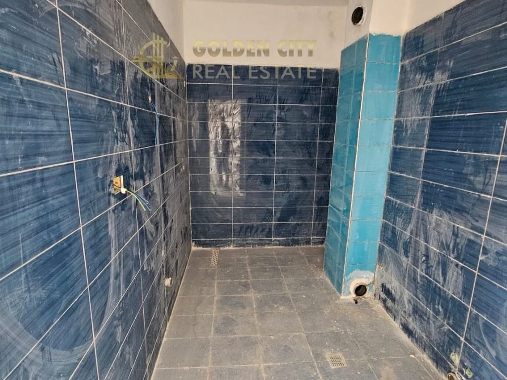 Shitet Apartament 1+1 