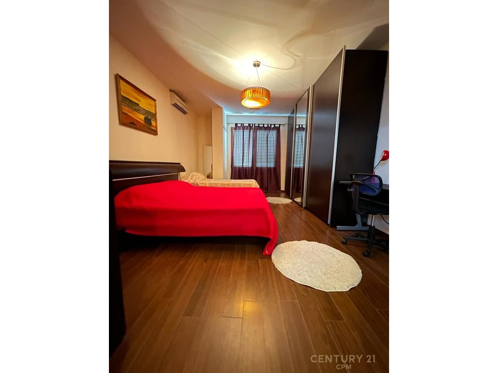 Appartamento 1+1+2 in affitto all'inizio di via Kavajë.