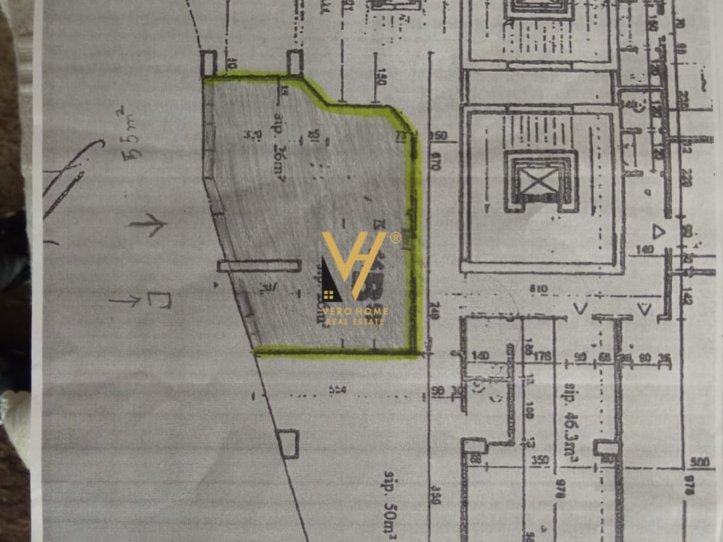 JEPET ZYRE 52 M2 ME QERA TE MYSLYM SHYRI 1.500 EURO