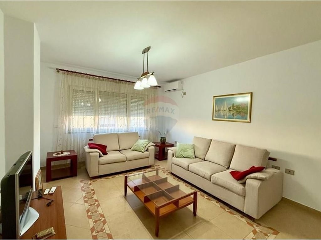 Apartment. 2+1. Petronini