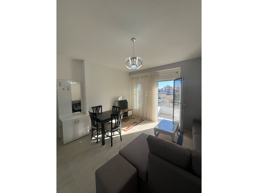 Jepet me qera apartament 1+1 te Tregu Industrial!