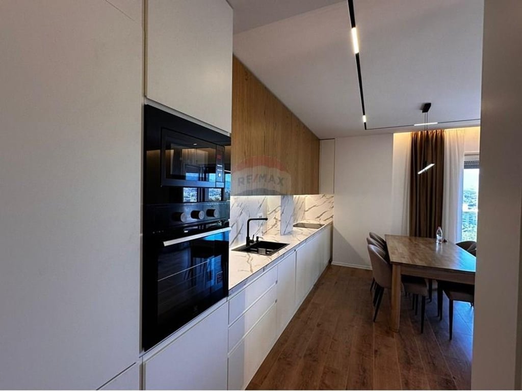 Apartament 2+1+2 me qira tek Kopshti Botanik! 1300€