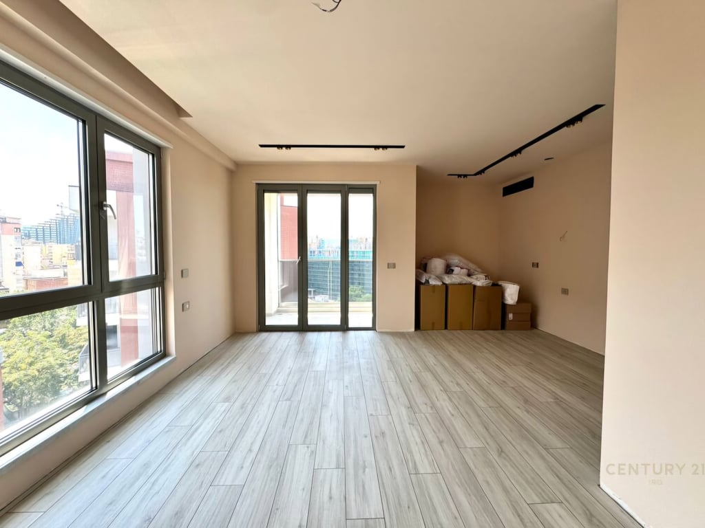 Ambient për Zyra me Qira - Rruga e Kavajes, Tirana