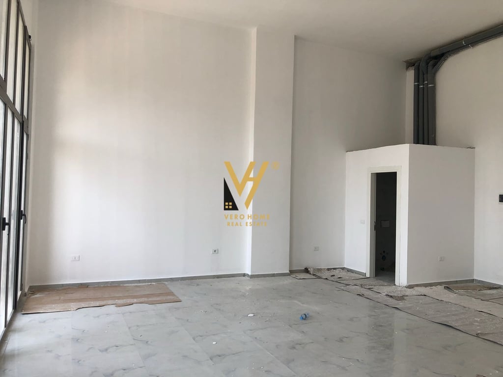 JEPET ZYRE 77 M2 ME QERA TE PORCELANI 600 EURO