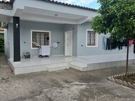 Vendesi casa privata 1+1, ex piazza Shqiponja.