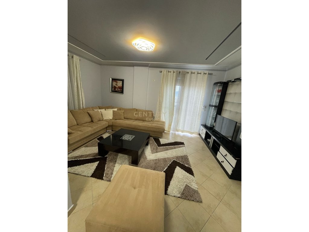 Affittasi 2+1 a Kodra Diellit 600 euro.