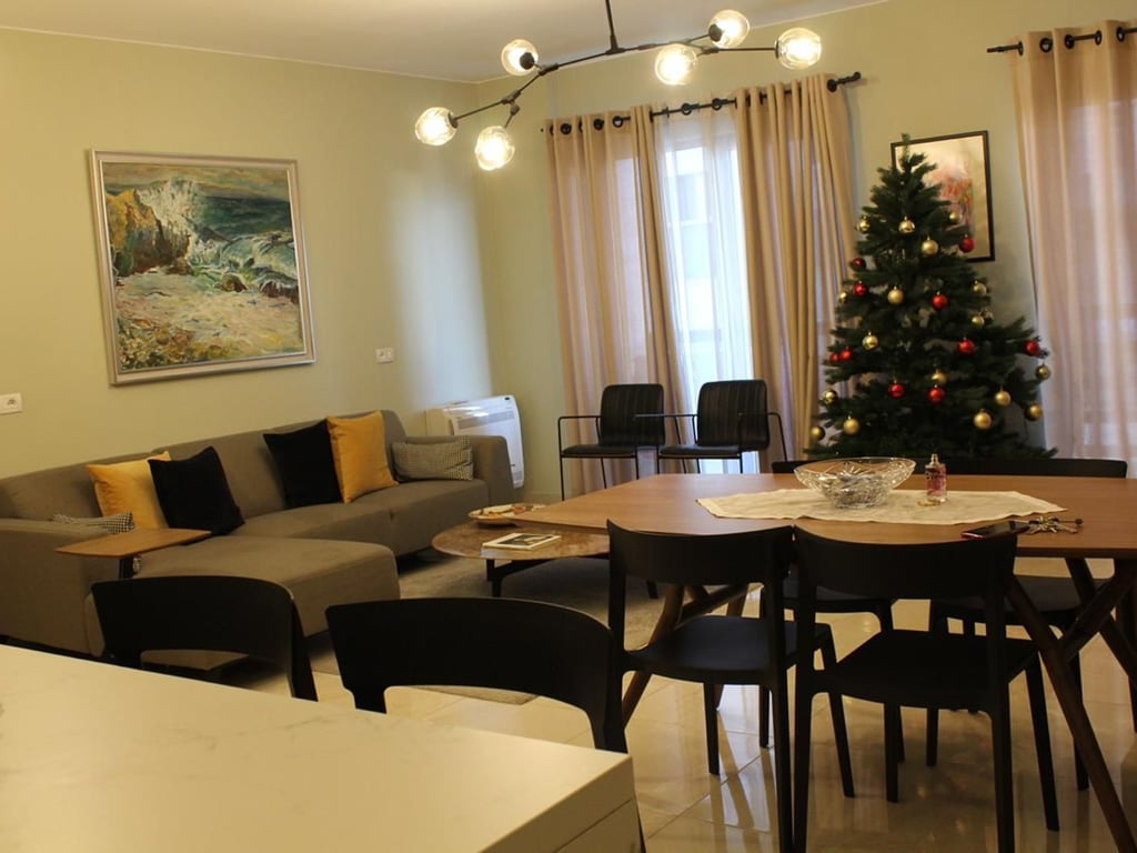 AFFITTASI Appartamento 2+1 + POSTO AUTO al Lago di Tirana