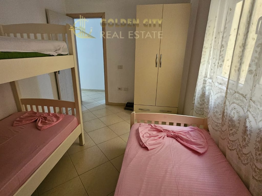 Vendesi super appartamento 2+1 fronte mare a Qerret.