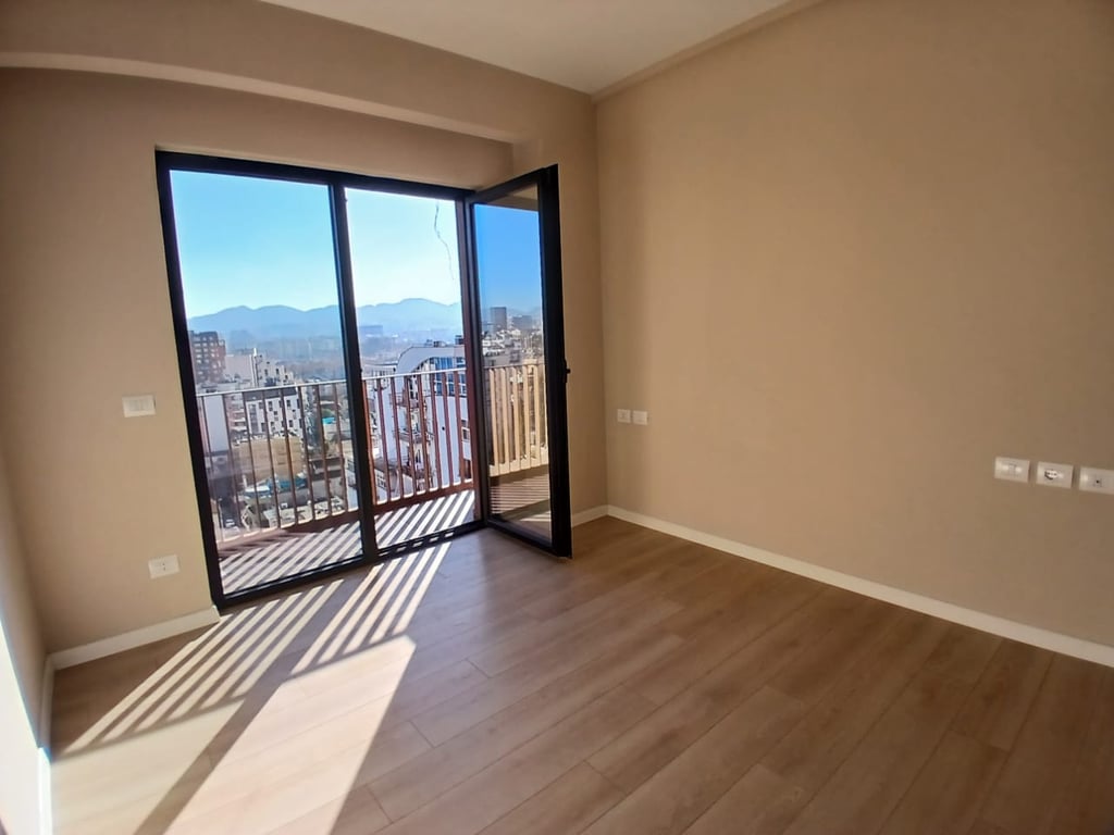 Jepet Apartment me Qera për Zyra tek Tirana Garden Building, Rruga e Kavajës.