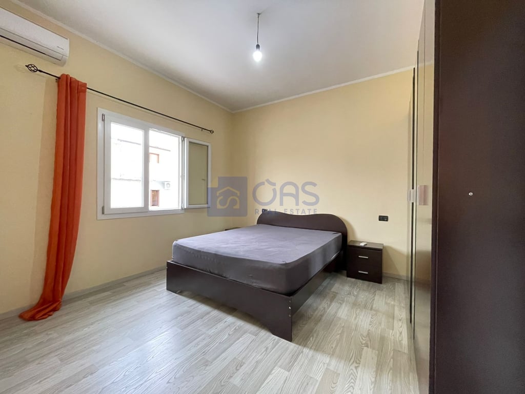 A two-story villa with a yard is for rent in Sauk.