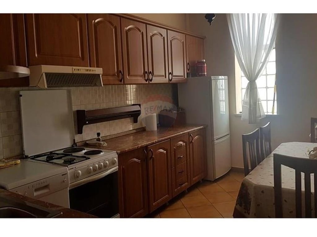 2+1+2 apartment for rent in Myslym Shyri!