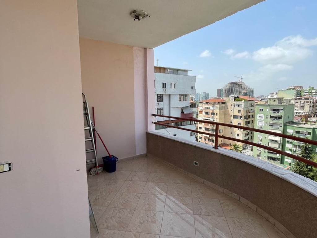 Jepet me qera apartament 2+1 ne Bllok 800 euro