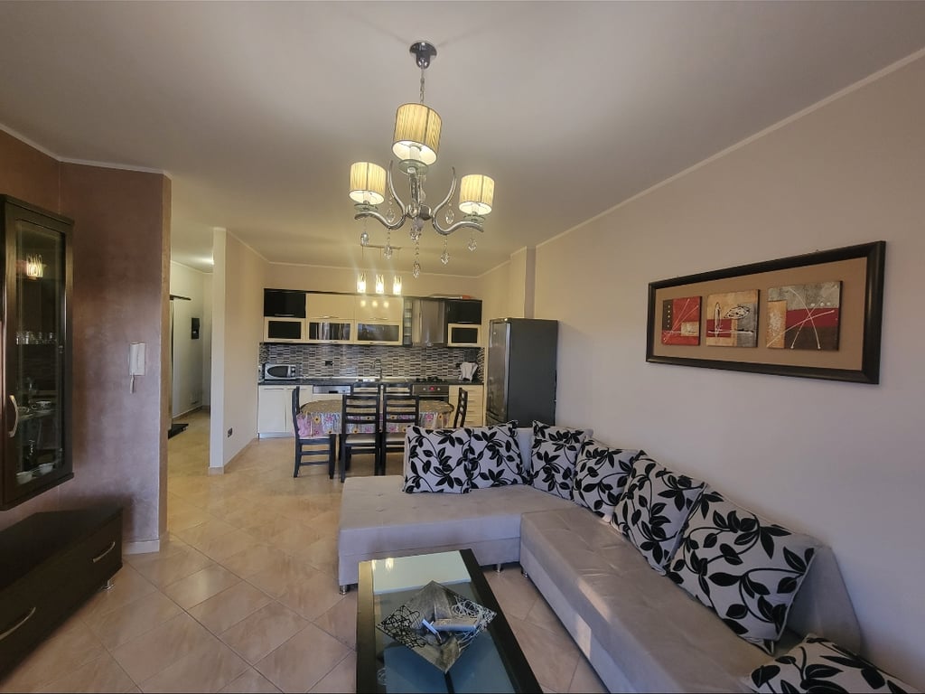 📍Xhamllik Affittasi Super Appartamento 2+1+2