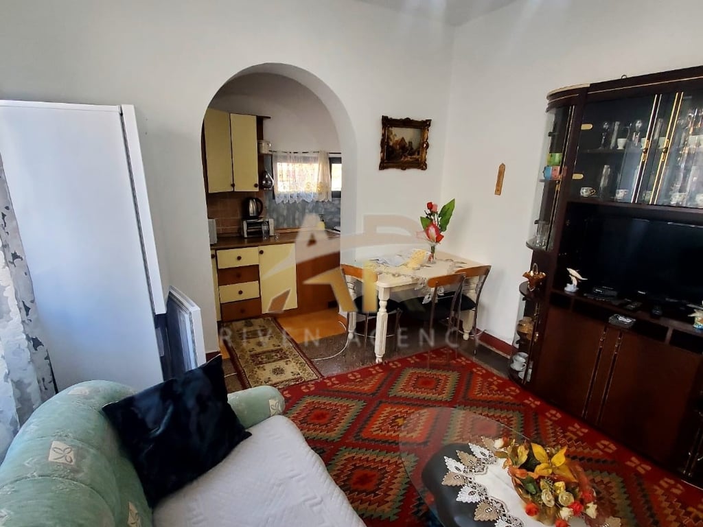 Jepet me qera apartament 2+1 tek Medreseja