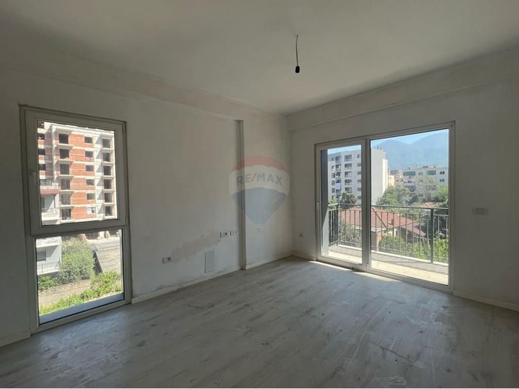 Appartamento 2+1+2 Accanto al Emerald Center!