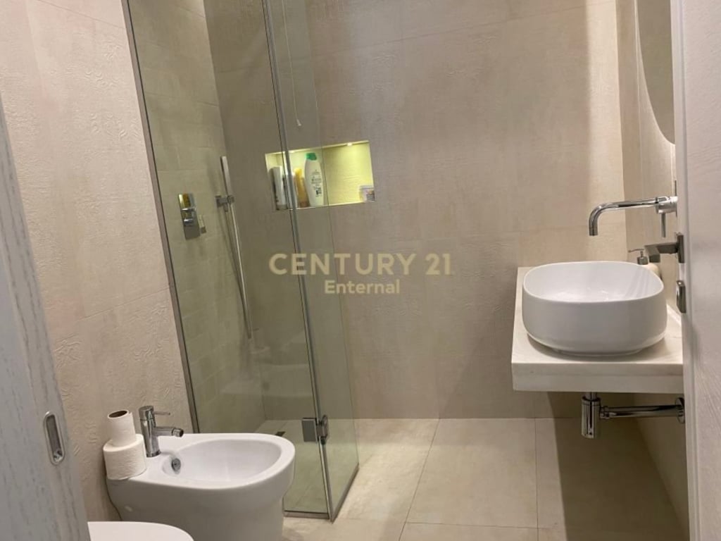 ✨🏢 APPARTAMENTO LUSSUOSO 2+1+2 CON POSTO AUTO – AMBASADOR 3, TIRANA