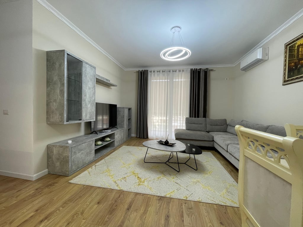 2+1+2 apartment for rent on Elbasan Street.