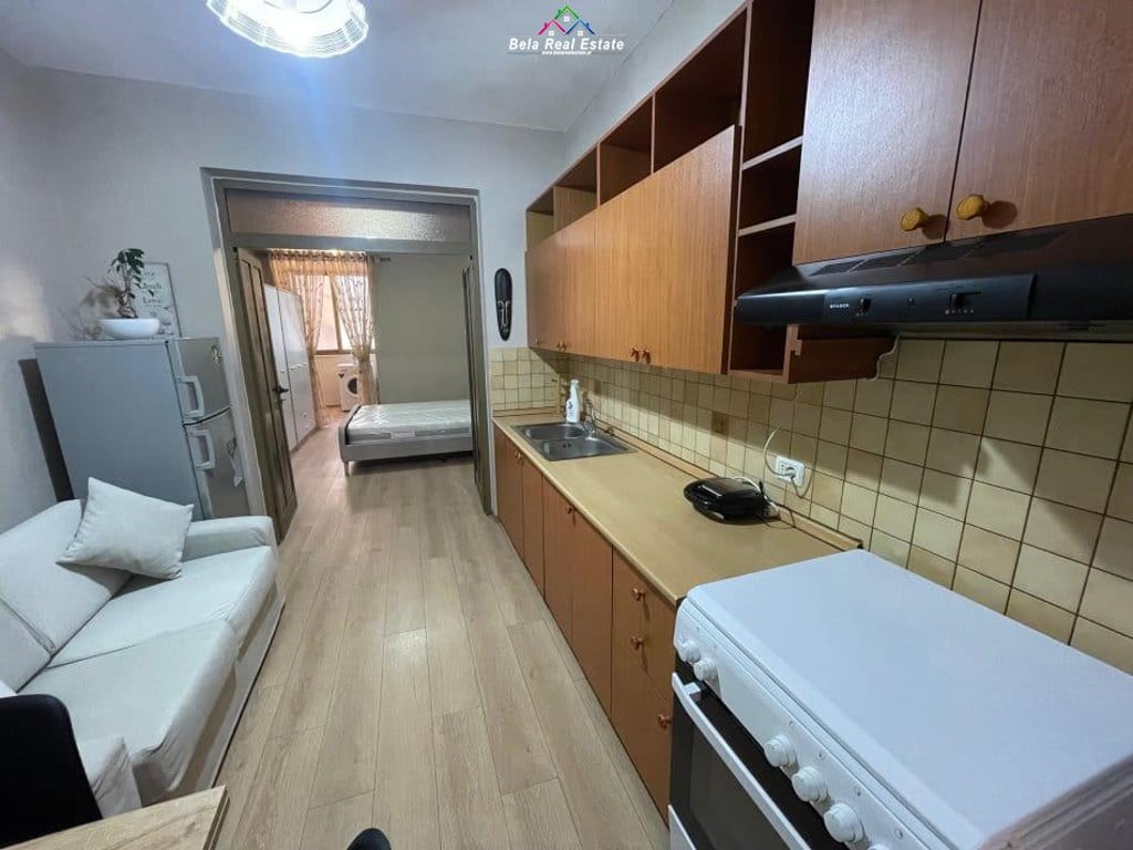 Apartament me qera 1+1 Tek Komuna e Parisit (ID B210908) Tirane.