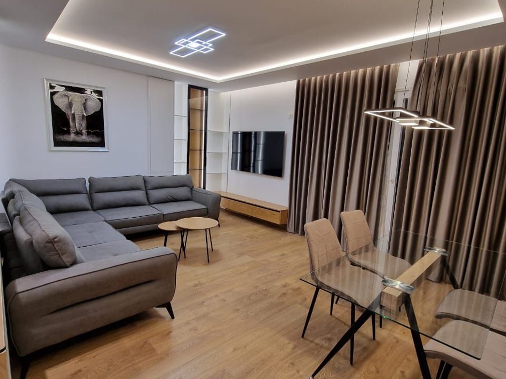 A 2+1 apartment is for rent near the Botanical Garden for 1,000 euros.