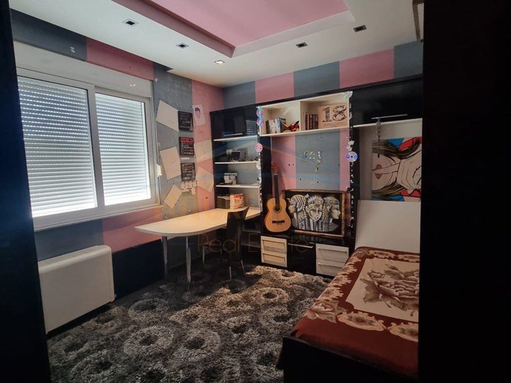 Shitet apartament 2+1+2+post parkimi Selvia