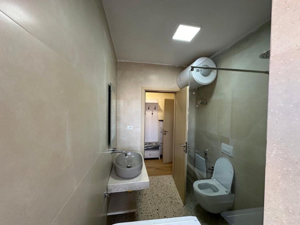 STUDIO APARTMENT FOR RENT 400 EURO NEAR THE ELECTRIC MARKET