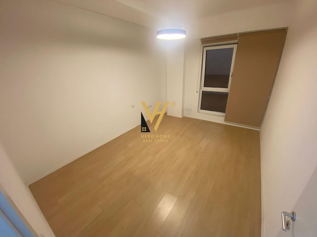 JEPET ZYRE 120 M2 ME QERA TE KOMPLEKSI KONTAKT ,21 DHJETORI 650 EURO