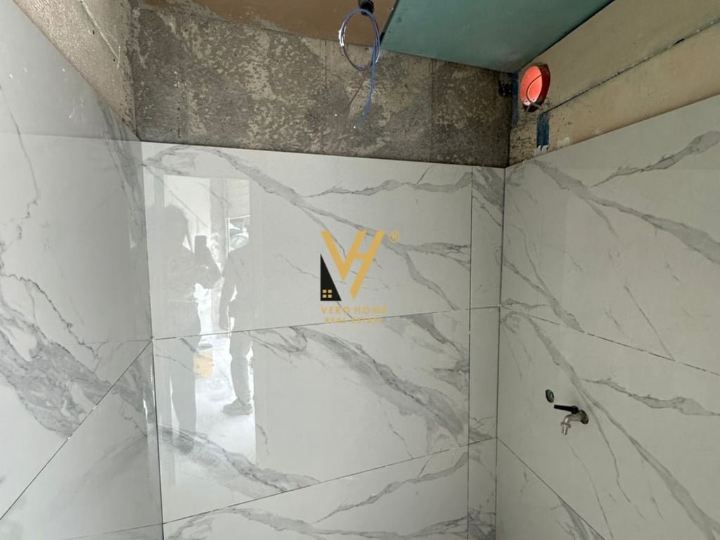 SHOP OF 37M2 FOR RENT AT THE SELITE CIRCLE 500 EURO