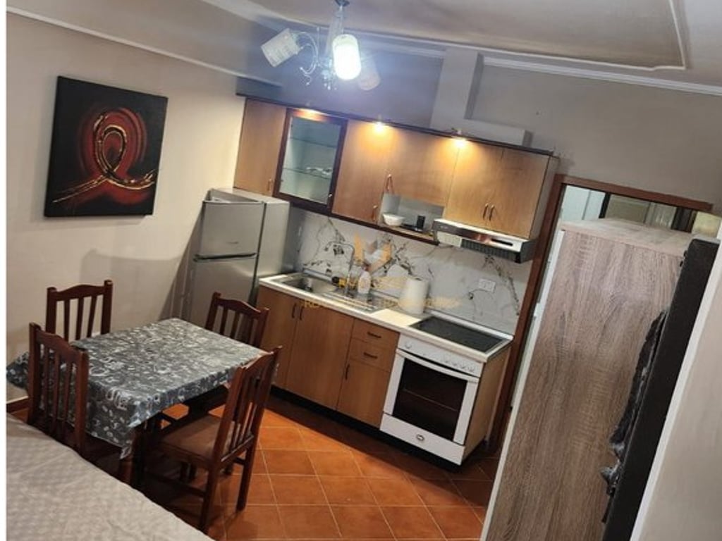 Jepet me qera garsoniere prane Sheshit Willson