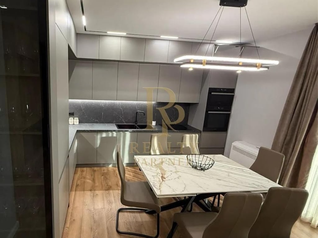 SUPER APARTAMENT ME QIRA –2+1 + VERANDË ,TEK ZONA E TEG ...........