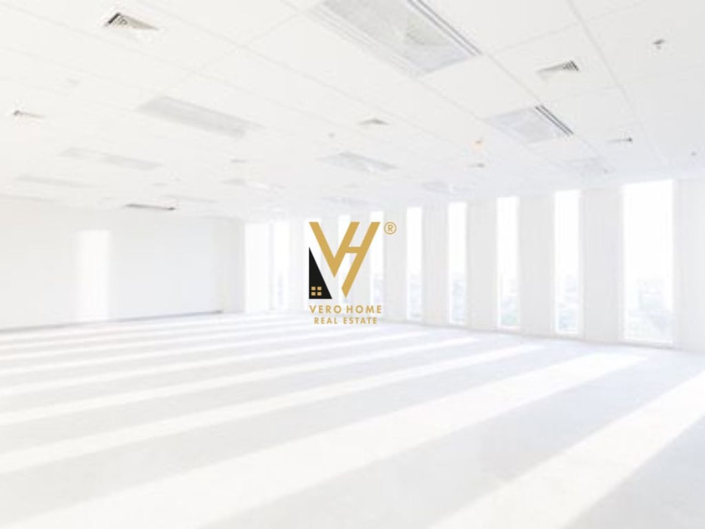 FOR SALE COMMERCIAL SPACE 100 M2 IN CENTER 1,005,000 EURO