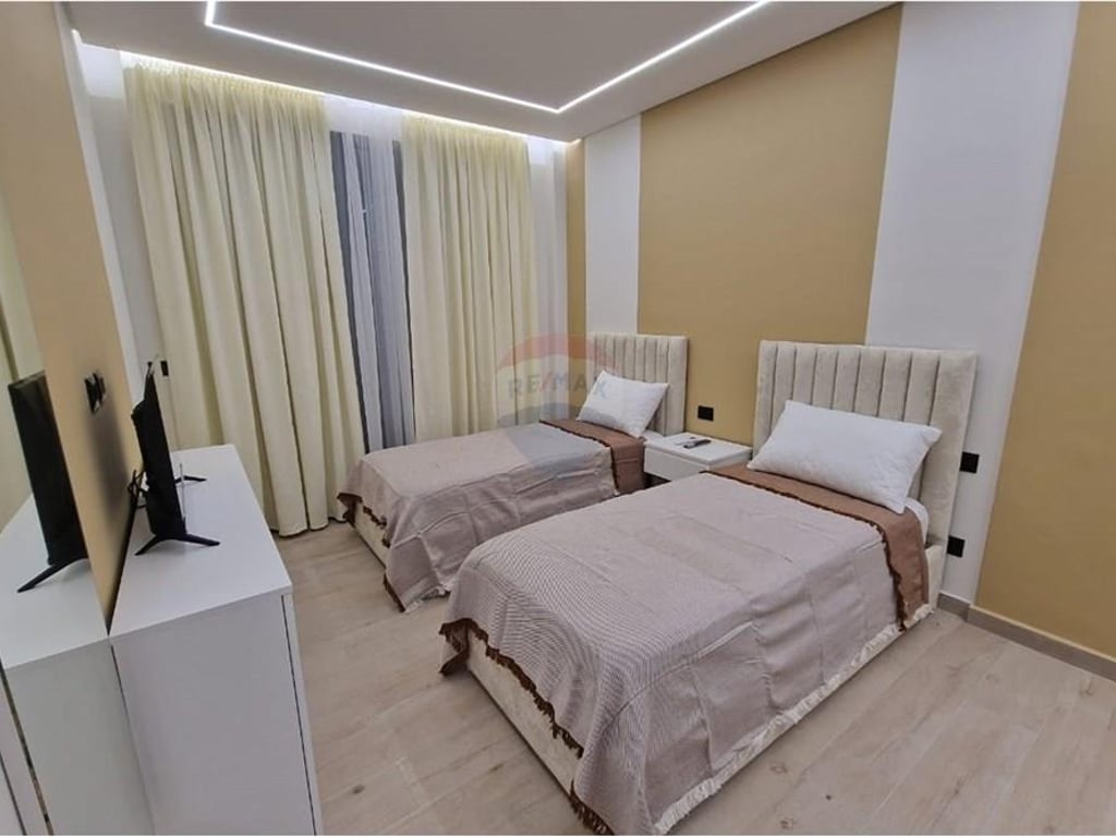 APARTAMENT 2+1 ME POST PARKIMI,, LUNDER-TEG--