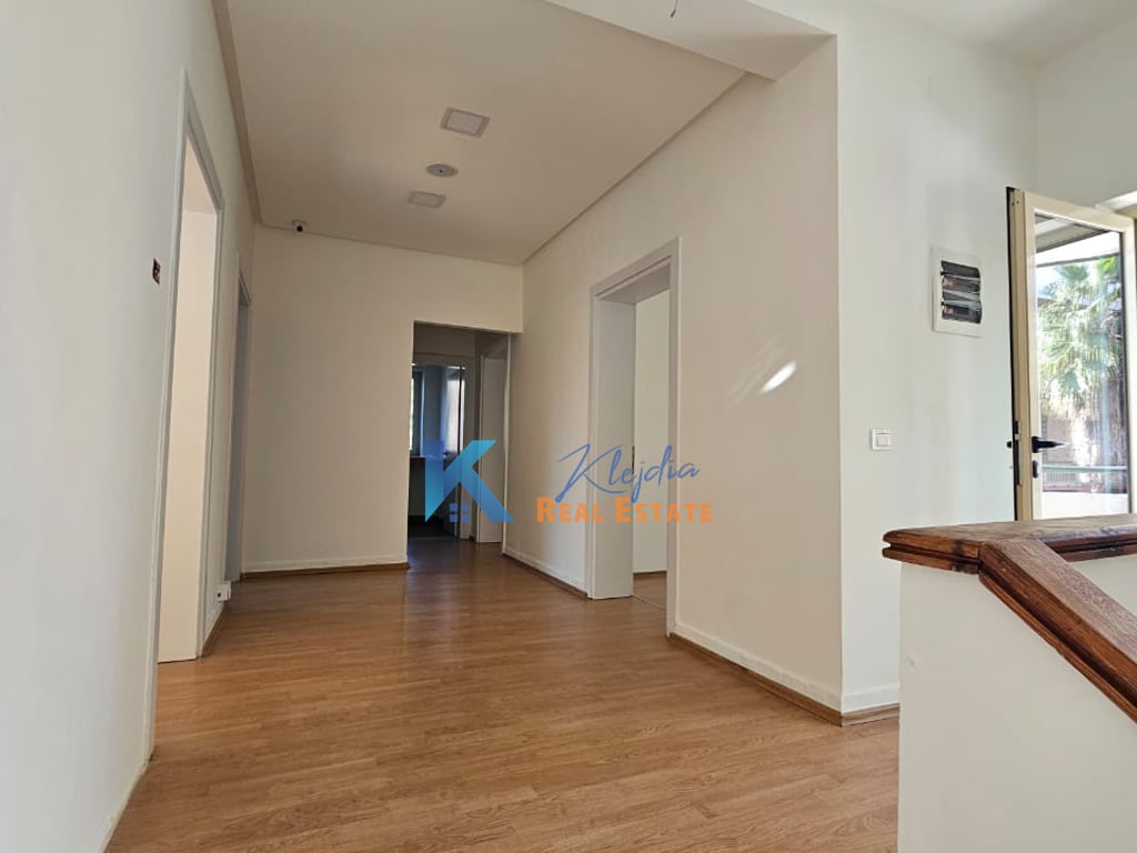 AMBIENT ZYRE PER QIRA AFER STADIUMIT DINAMO