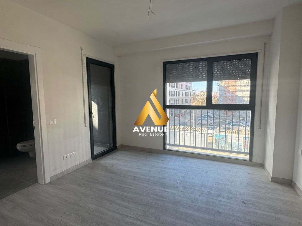 APPARTAMENTO 3+1+2 BAGNI + 2 BALCONI IN VENDITA PRESSO IL BULEVARDI I RI, STAZIONE DEL TRENO, TIRANA